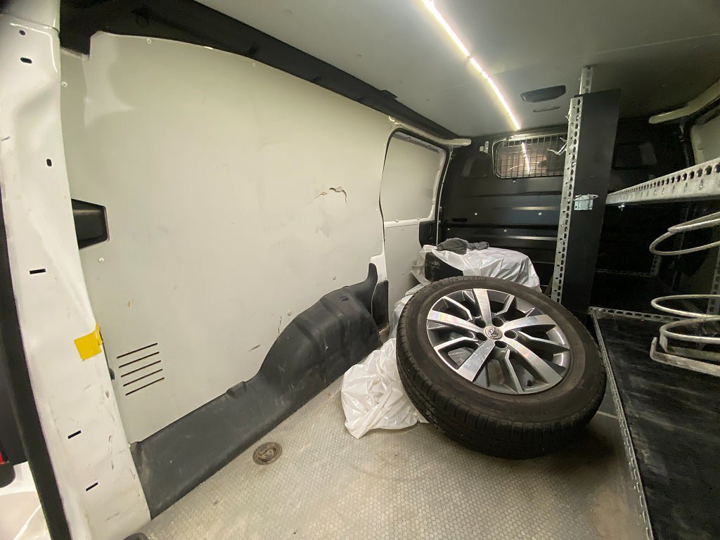 Vehicle Image 12