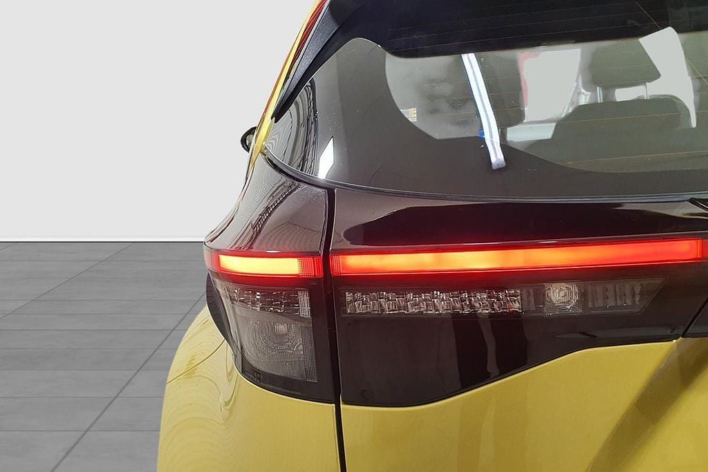 Vehicle Image 10