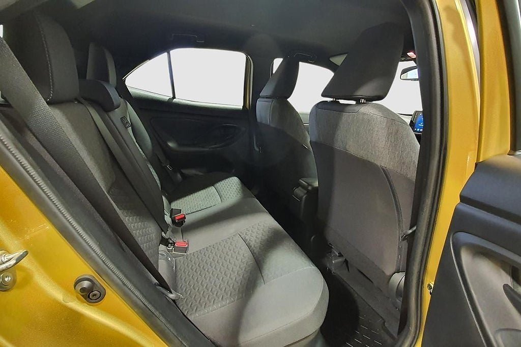 Vehicle Image 16