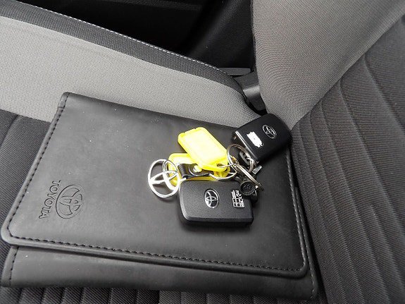 Vehicle Image 8