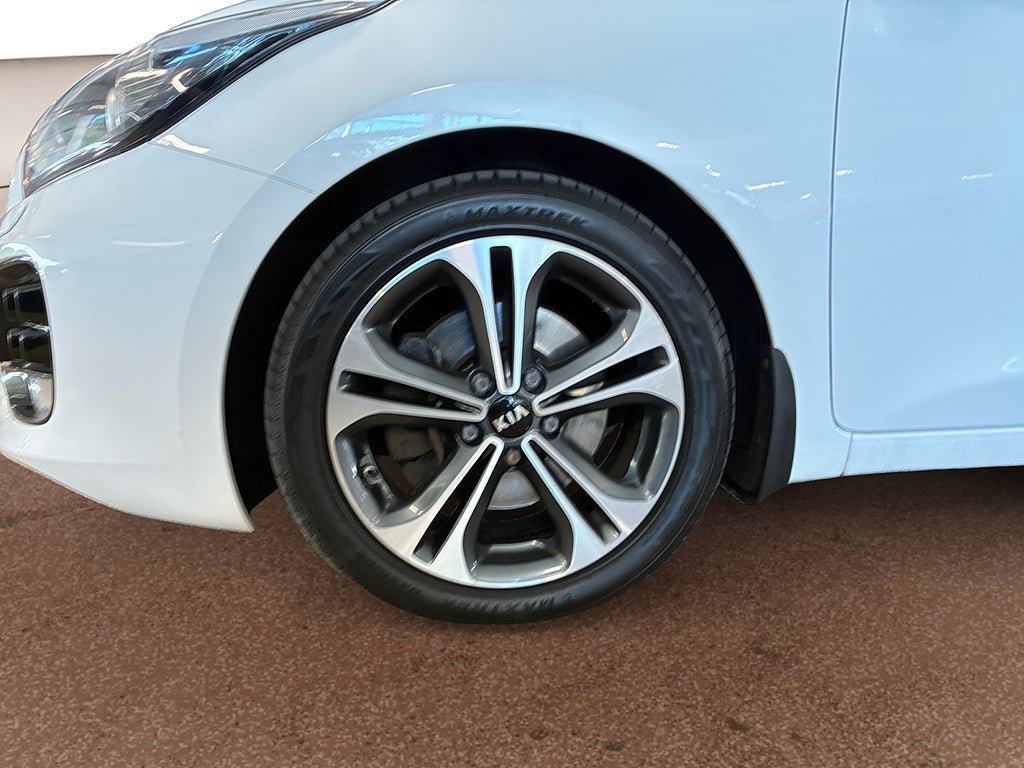 Vehicle Image 10