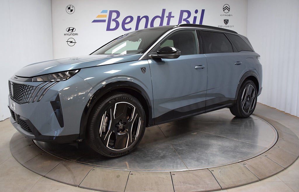 Vehicle Image 5