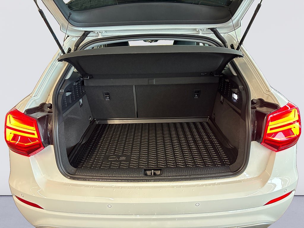 Vehicle Image 16