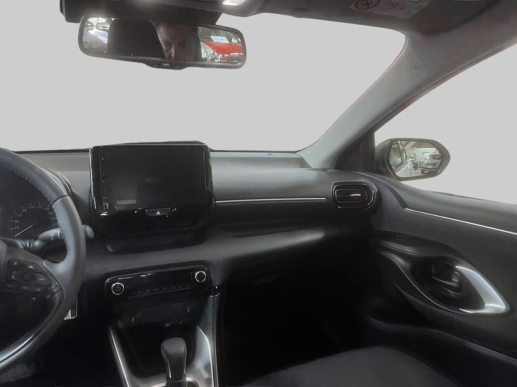 Vehicle Image 9
