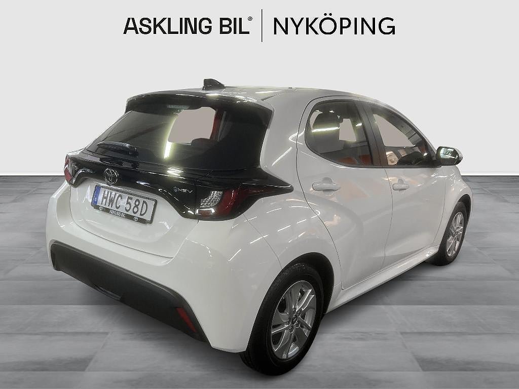 Vehicle Image 12