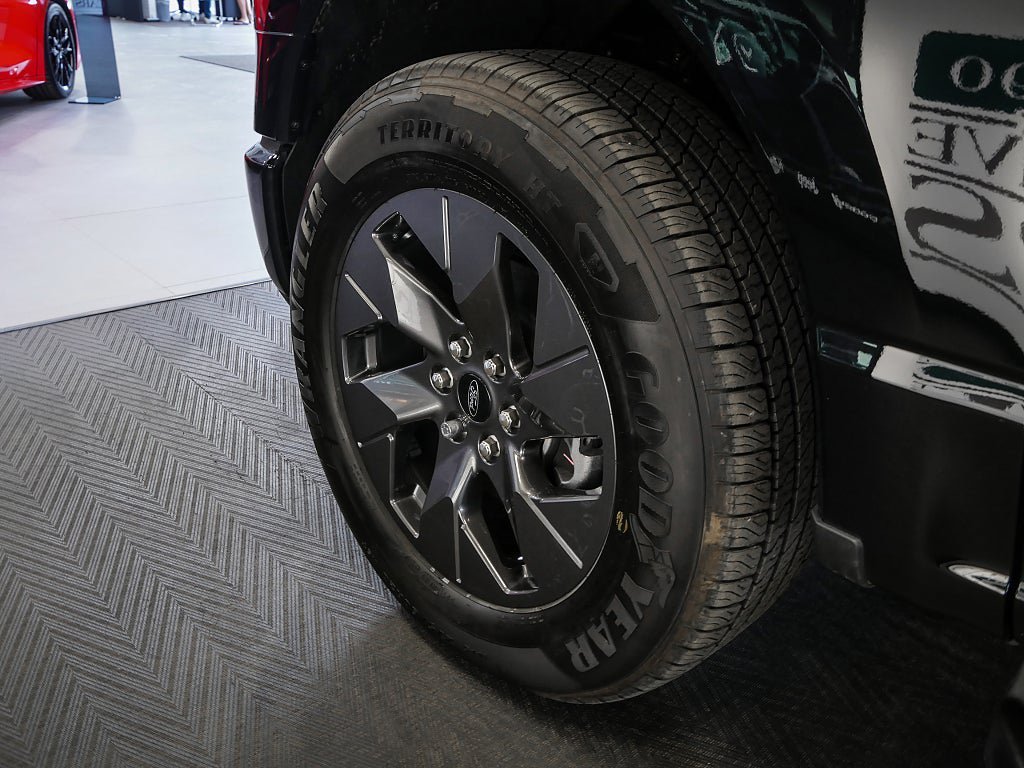 Vehicle Image 9