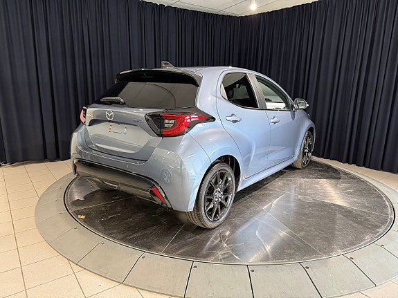 Vehicle Image 6