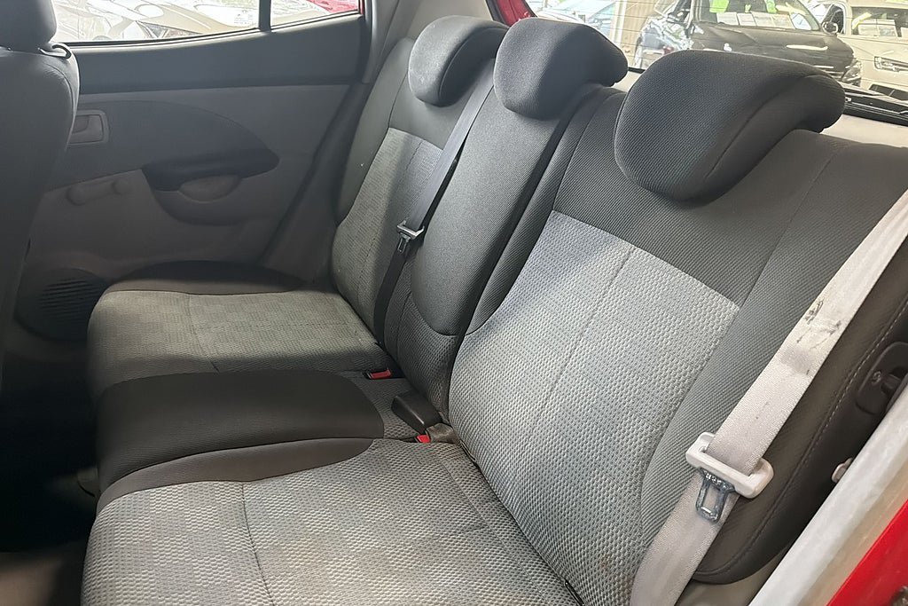 Vehicle Image 12