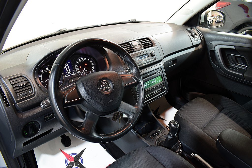 Vehicle Image 9