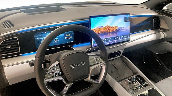 Vehicle Image 12