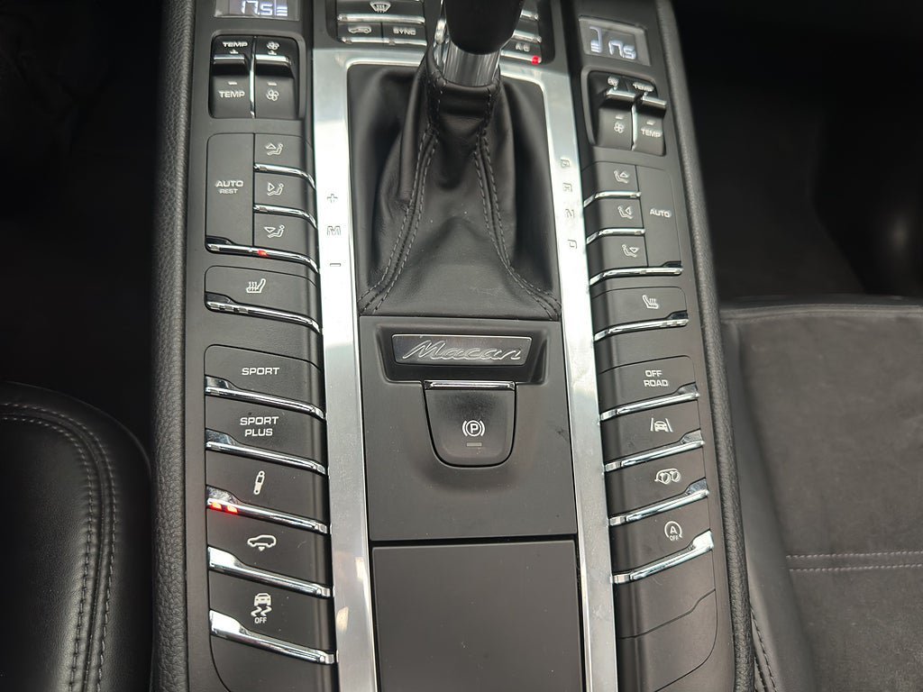Vehicle Image 28
