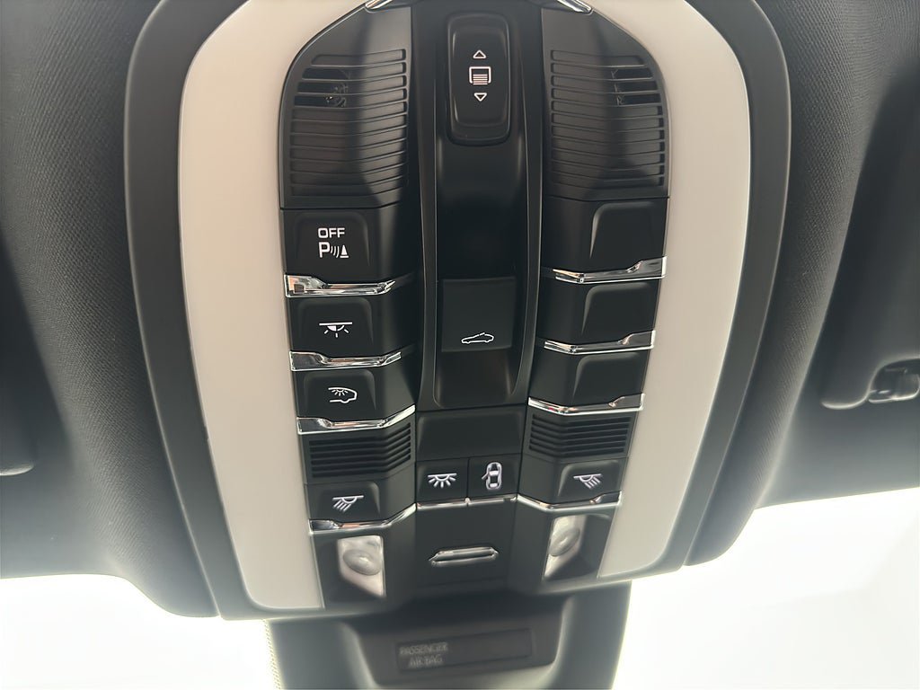 Vehicle Image 37
