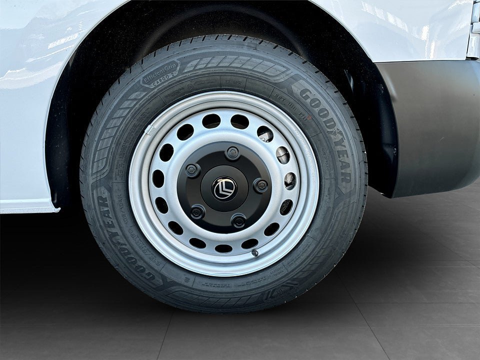 Vehicle Image 14