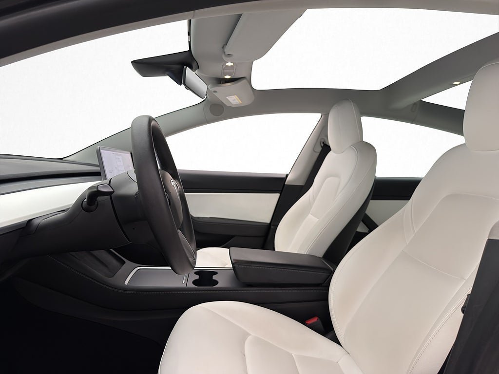 Vehicle Image 30