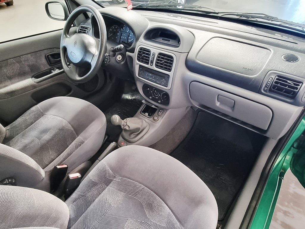 Vehicle Image 16