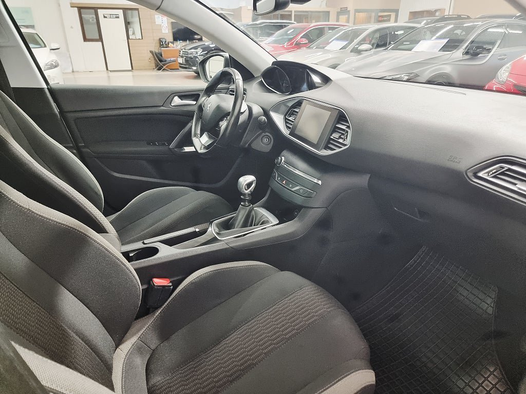Vehicle Image 17