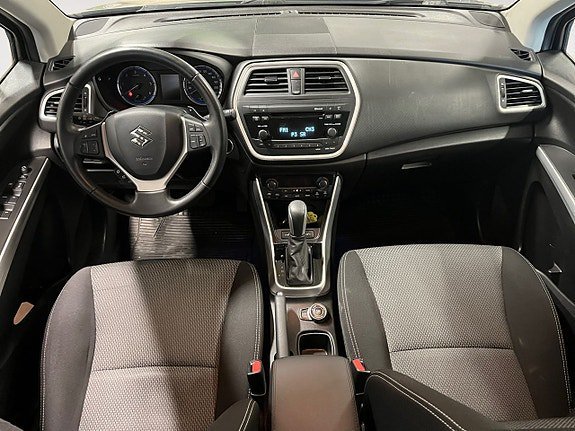 Vehicle Image 10