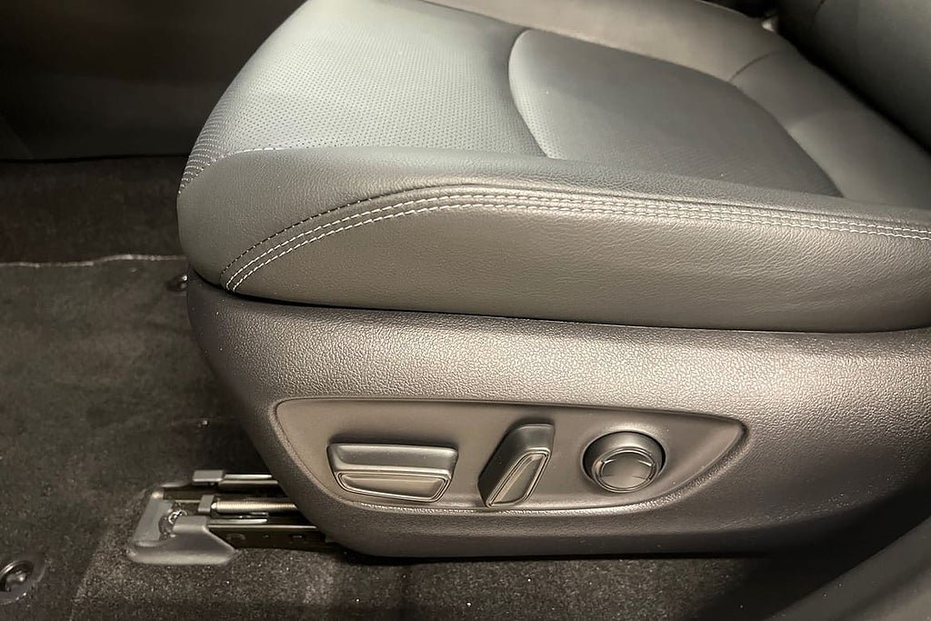 Vehicle Image 21