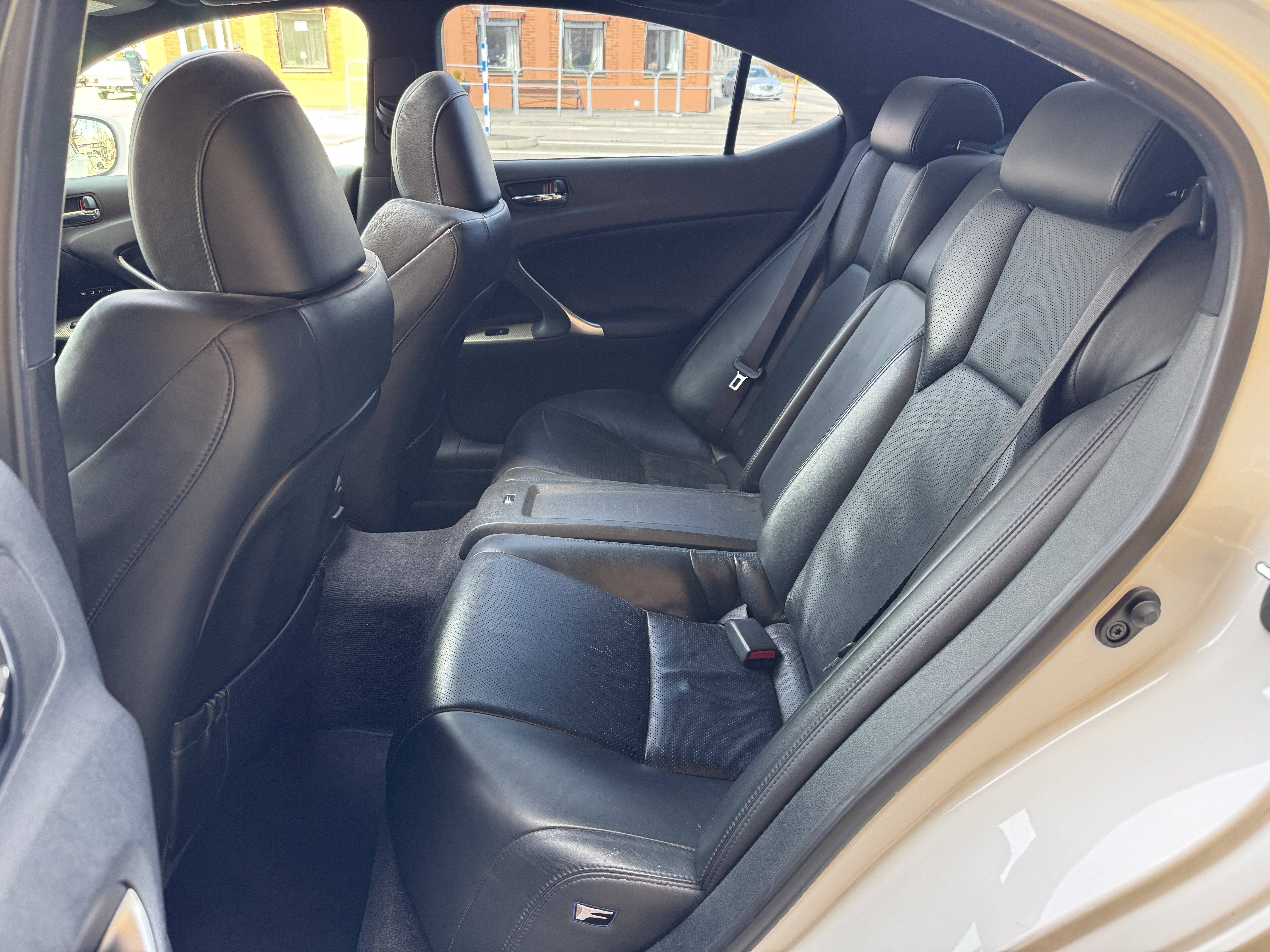 Vehicle Image 32