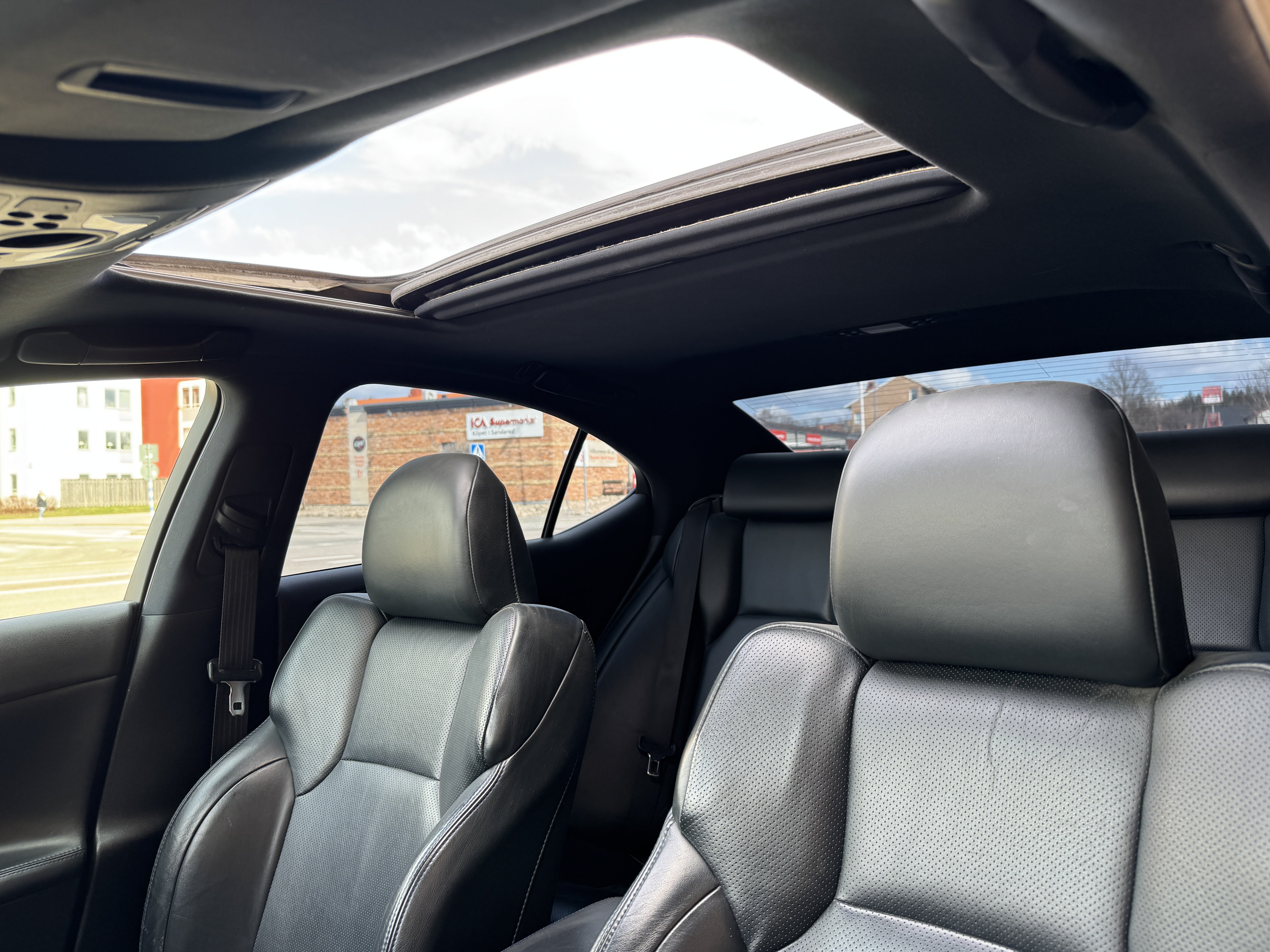 Vehicle Image 36