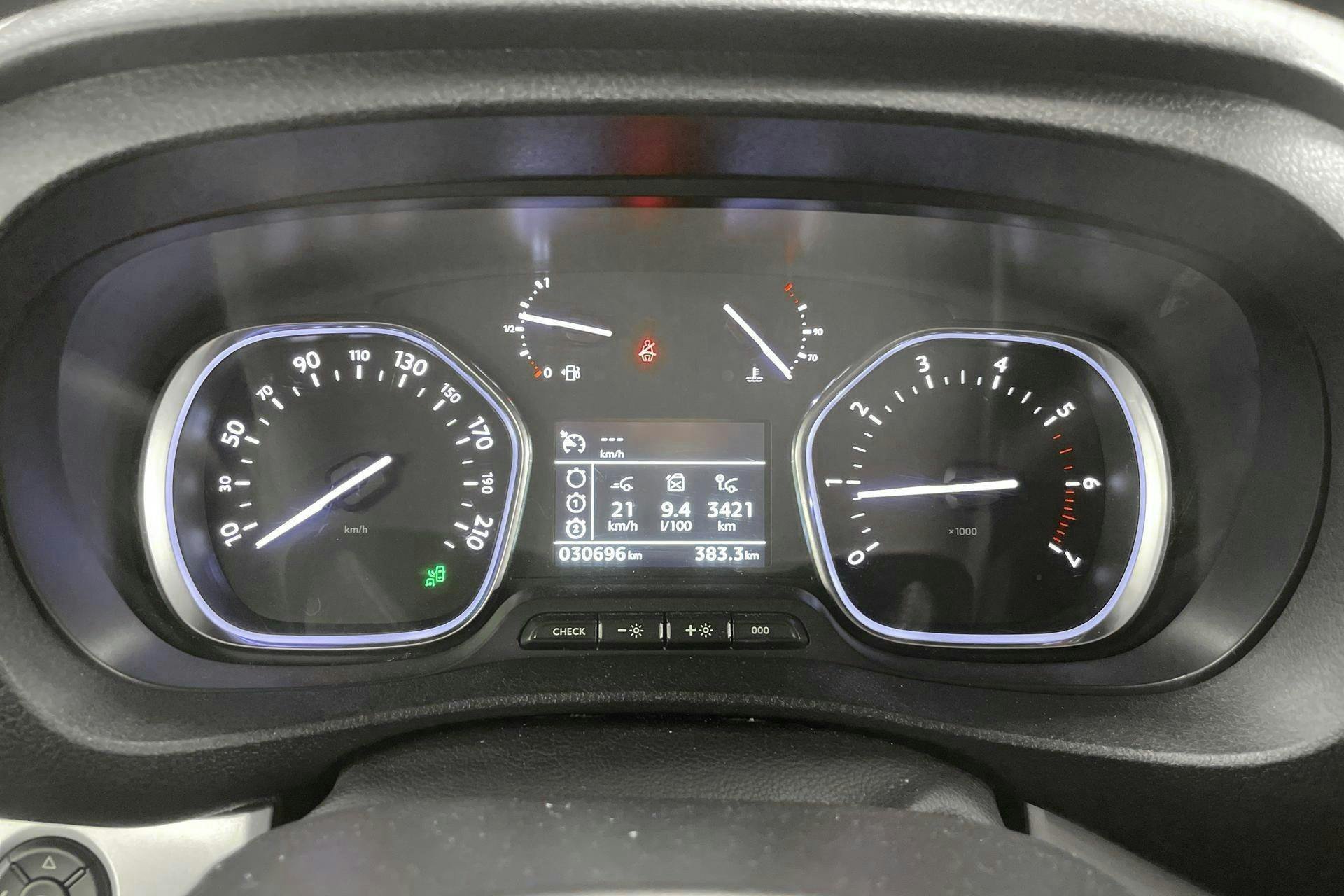 Vehicle Image 11