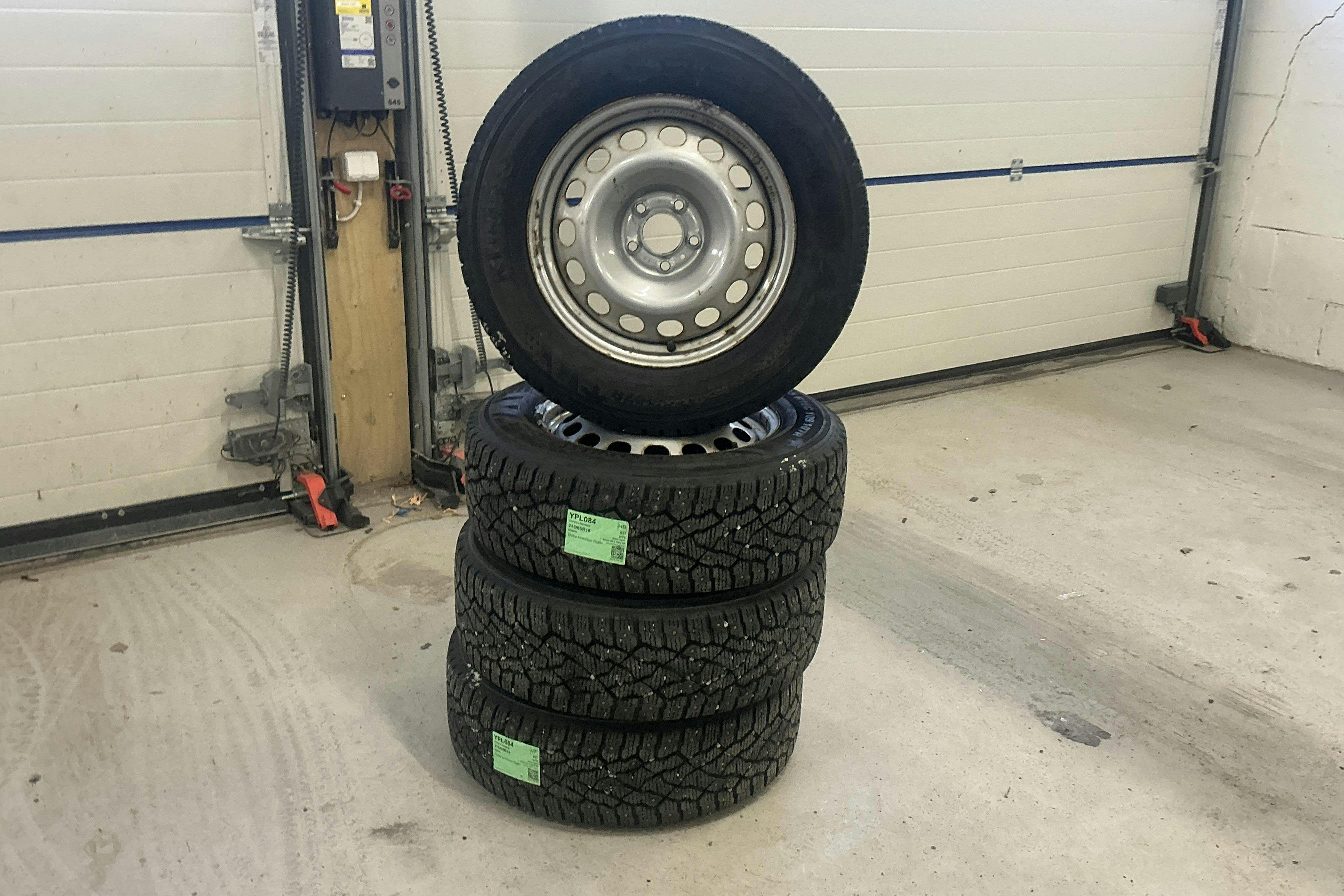 Vehicle Image 14