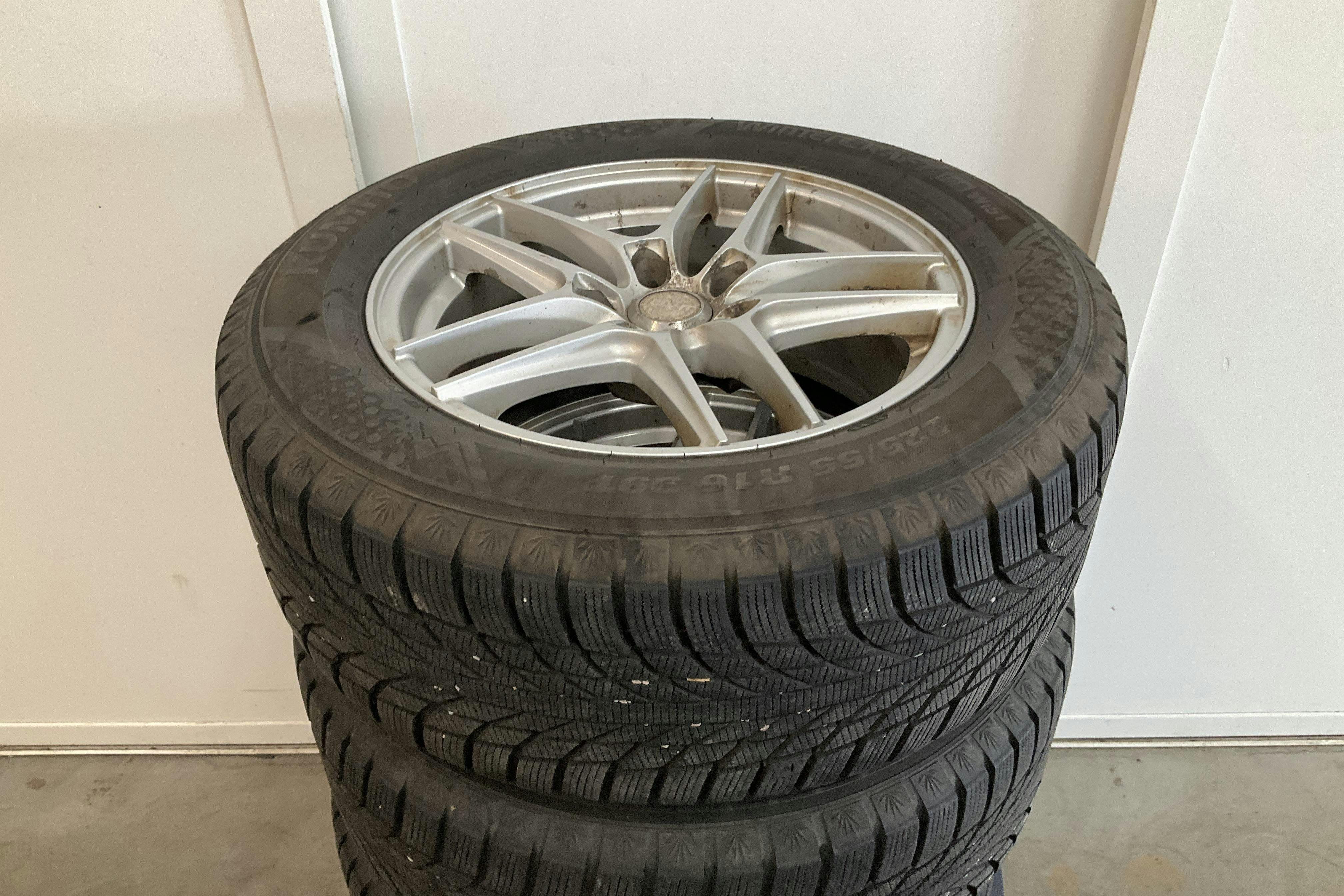 Vehicle Image 12