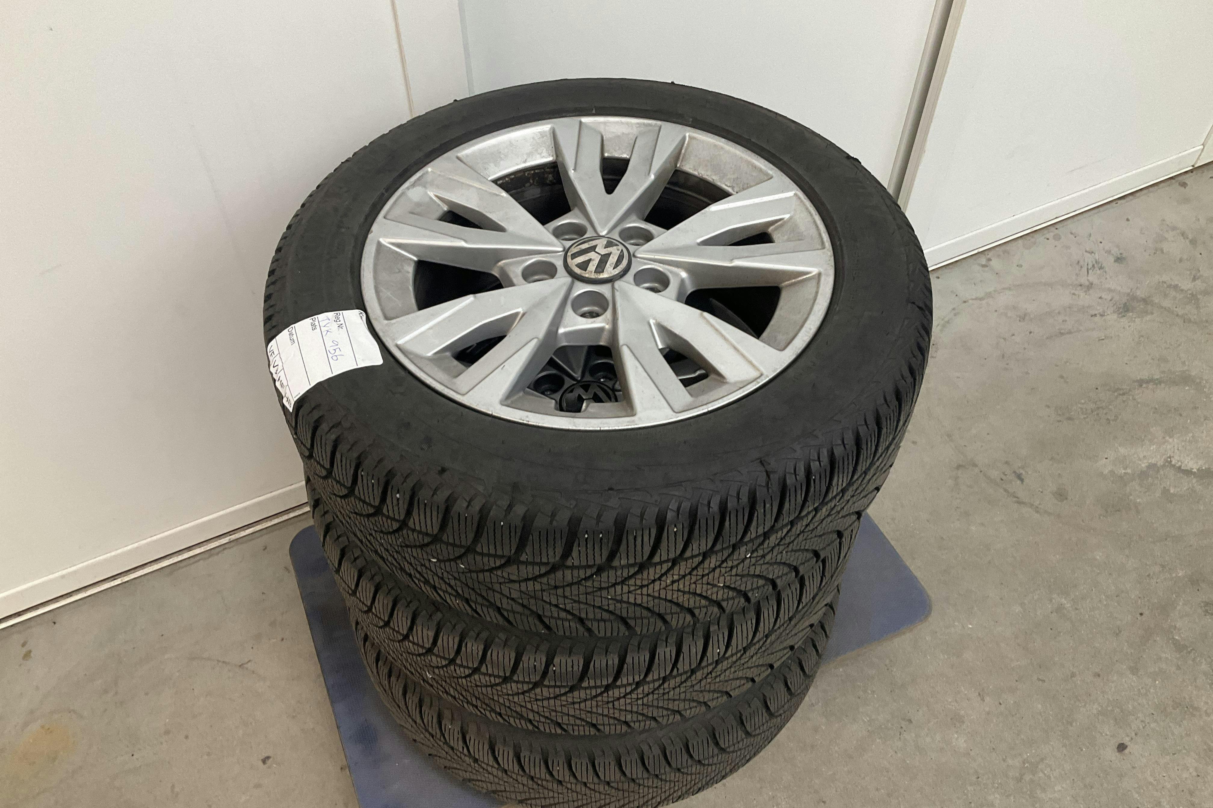 Vehicle Image 13