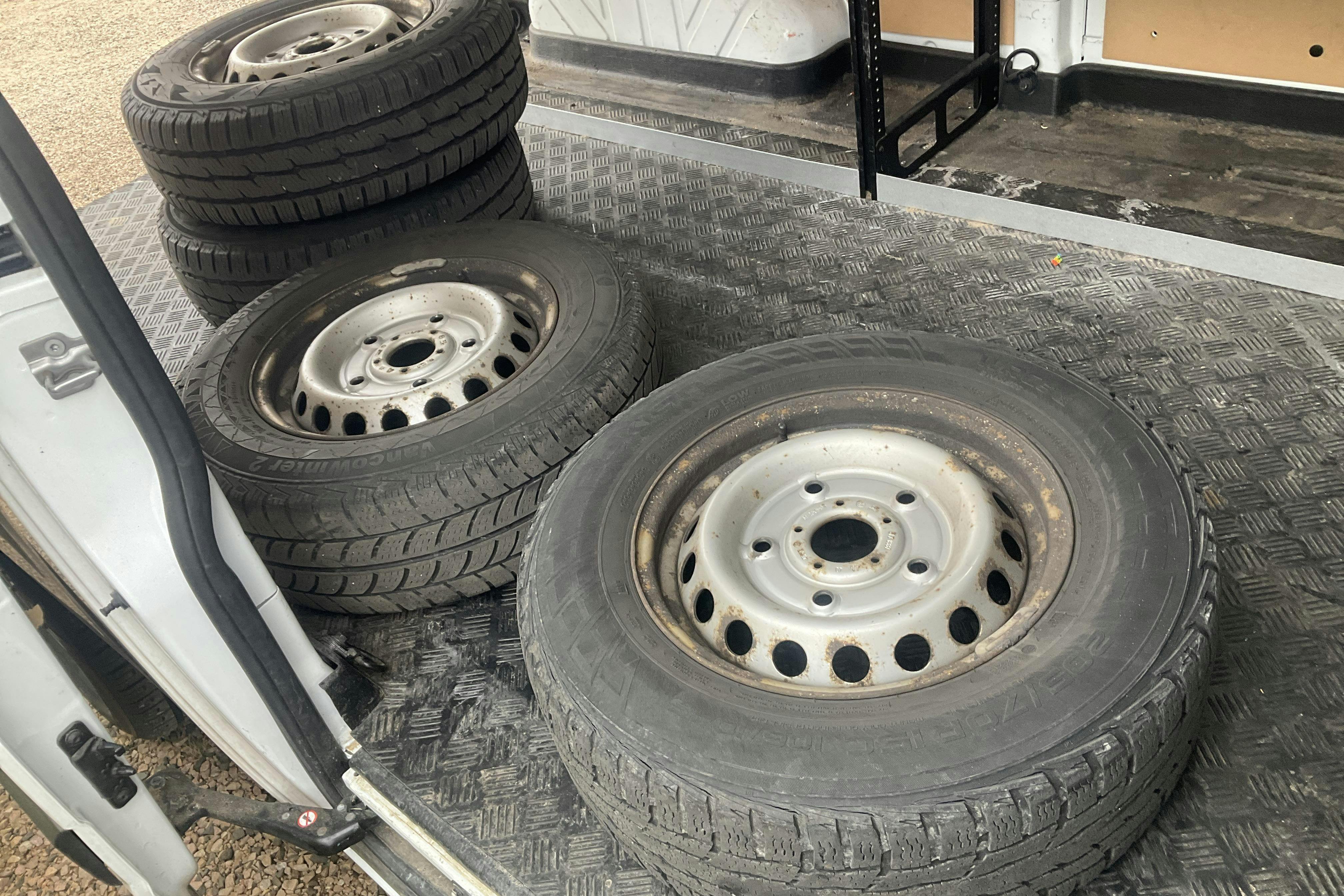Vehicle Image 15