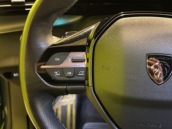 Vehicle Image 24