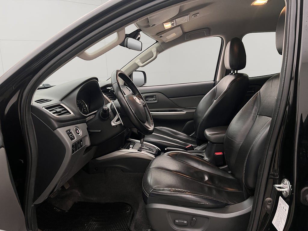 Vehicle Image 14