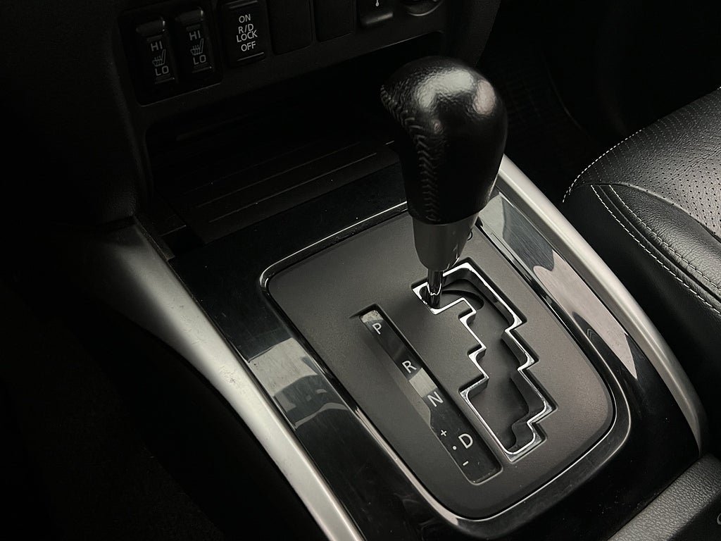 Vehicle Image 25