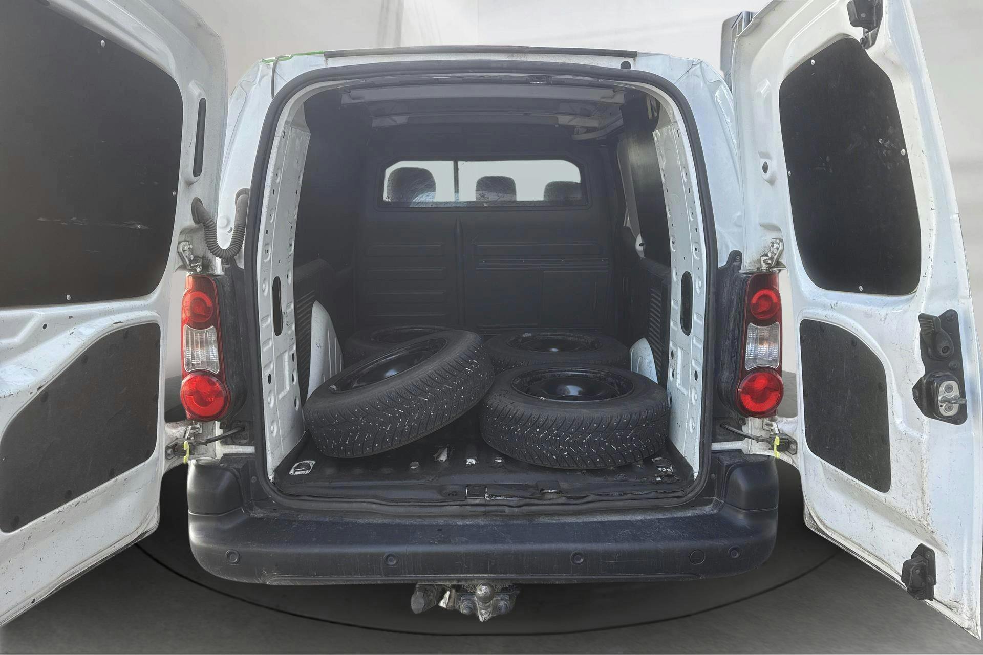 Vehicle Image 9