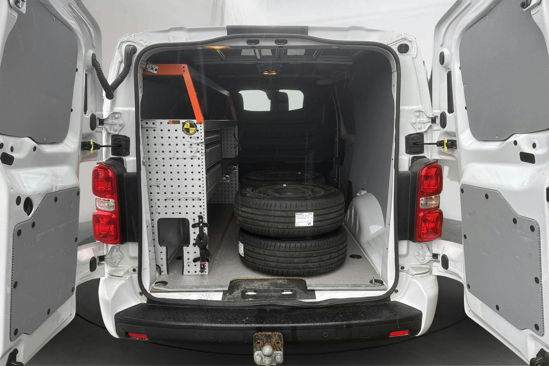 Vehicle Image 9