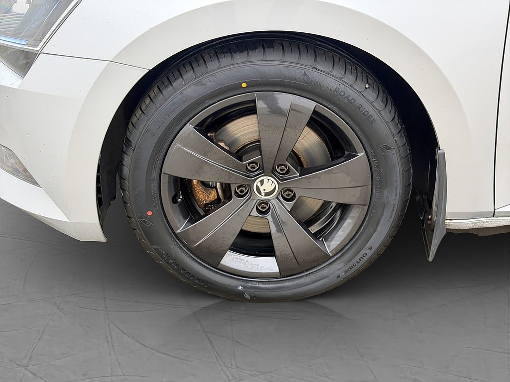 Vehicle Image 23