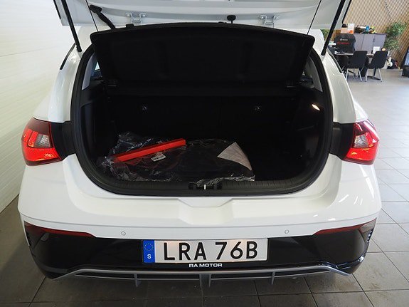 Vehicle Image 25