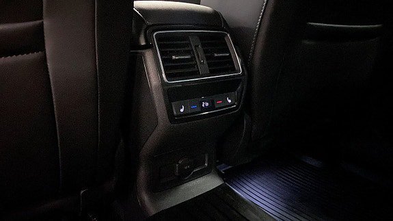 Vehicle Image 32