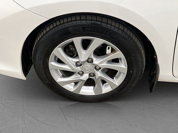 Vehicle Image 25