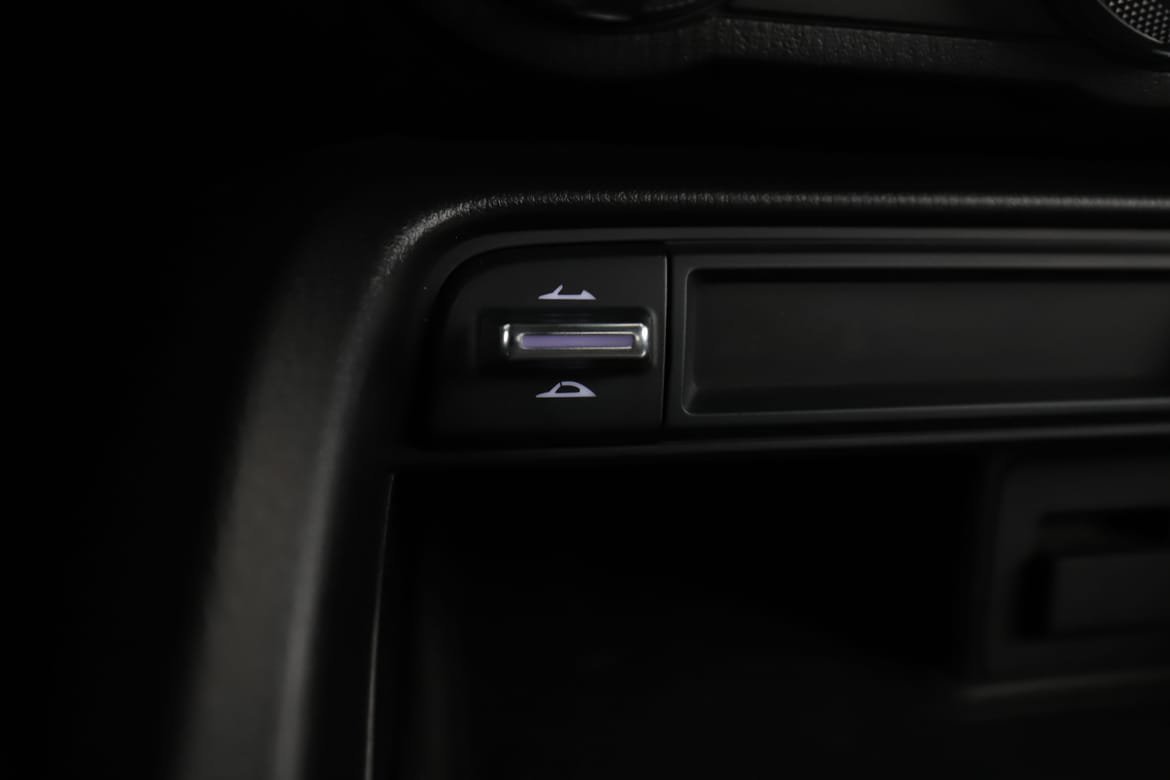 Vehicle Image 25