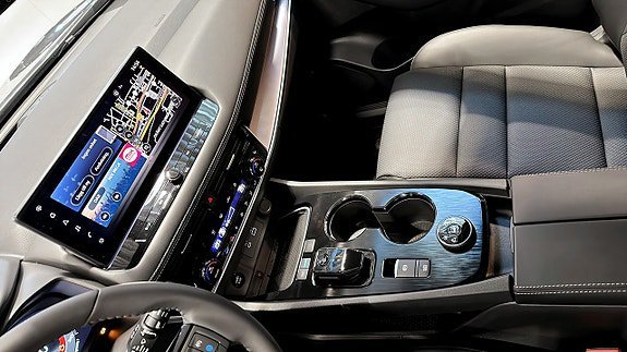 Vehicle Image 12