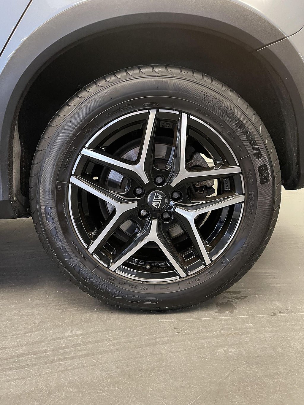 Vehicle Image 8