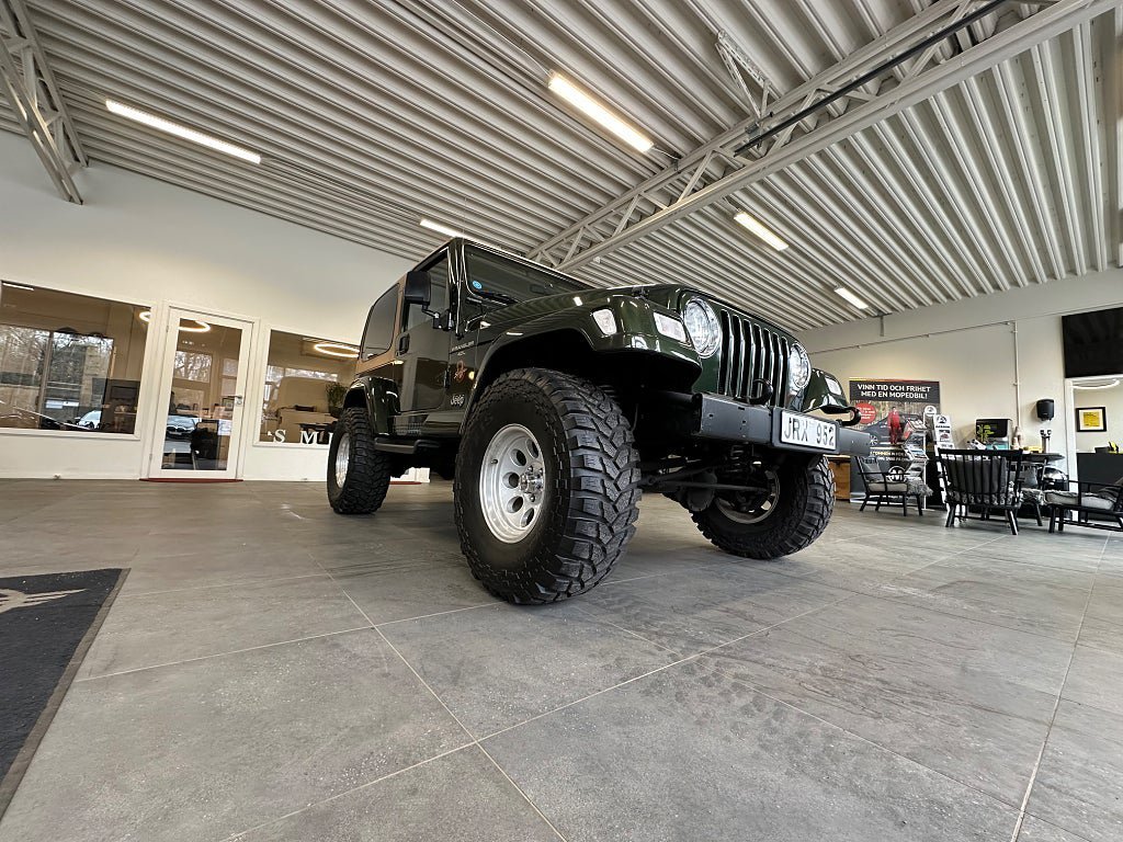Vehicle Image 16
