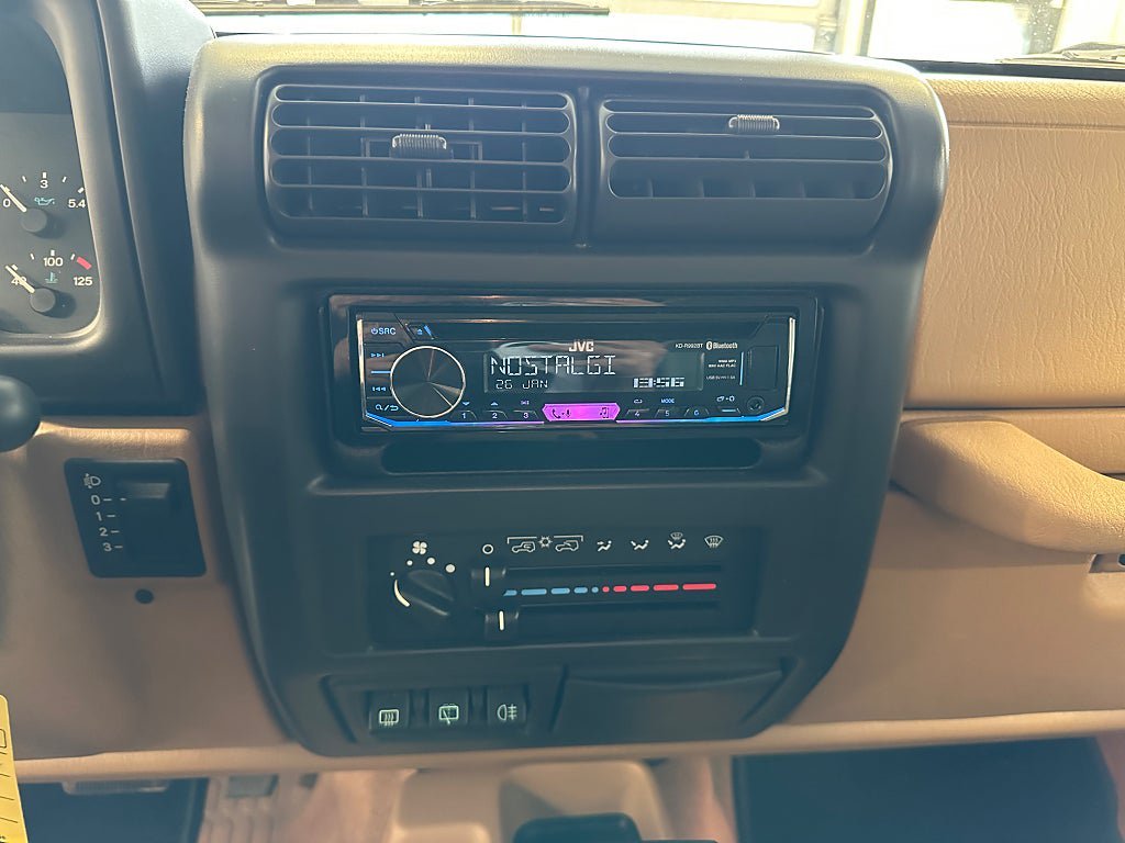 Vehicle Image 22