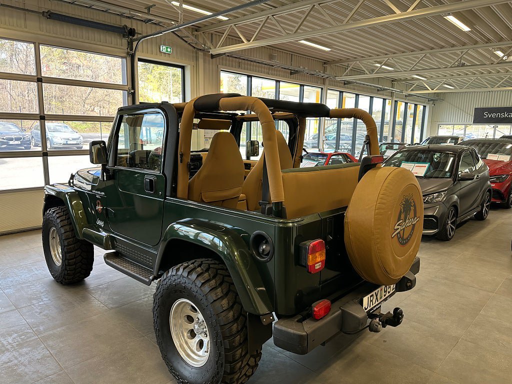 Vehicle Image 25