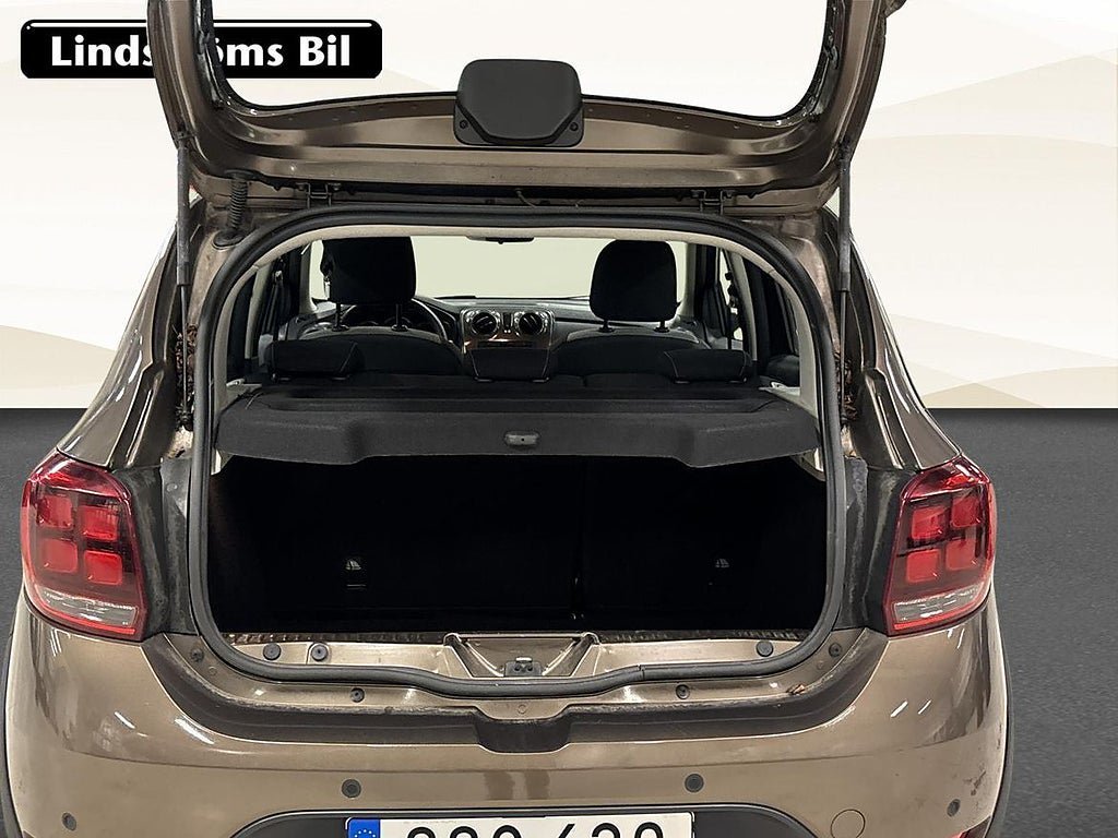 Vehicle Image 12