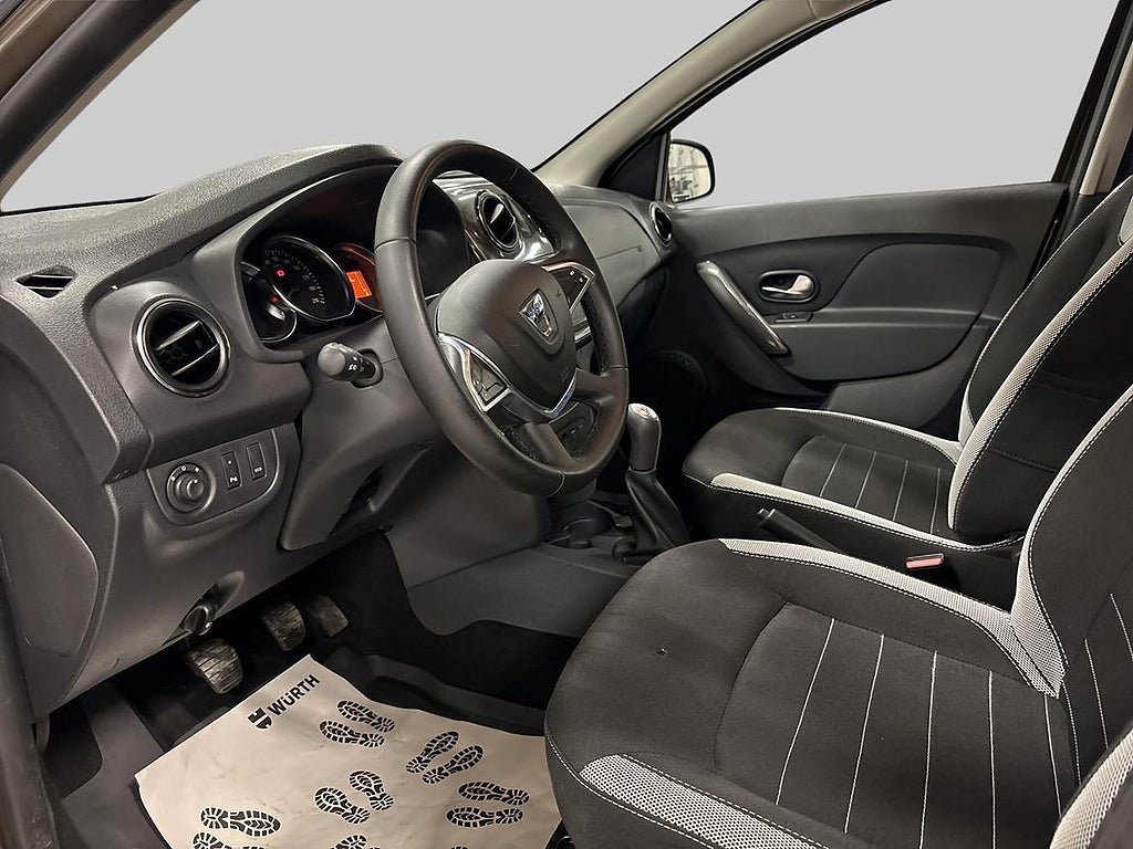 Vehicle Image 13