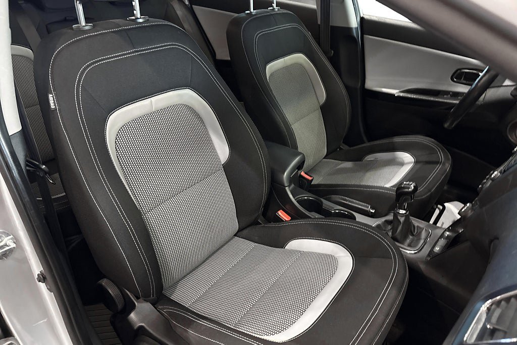 Vehicle Image 9
