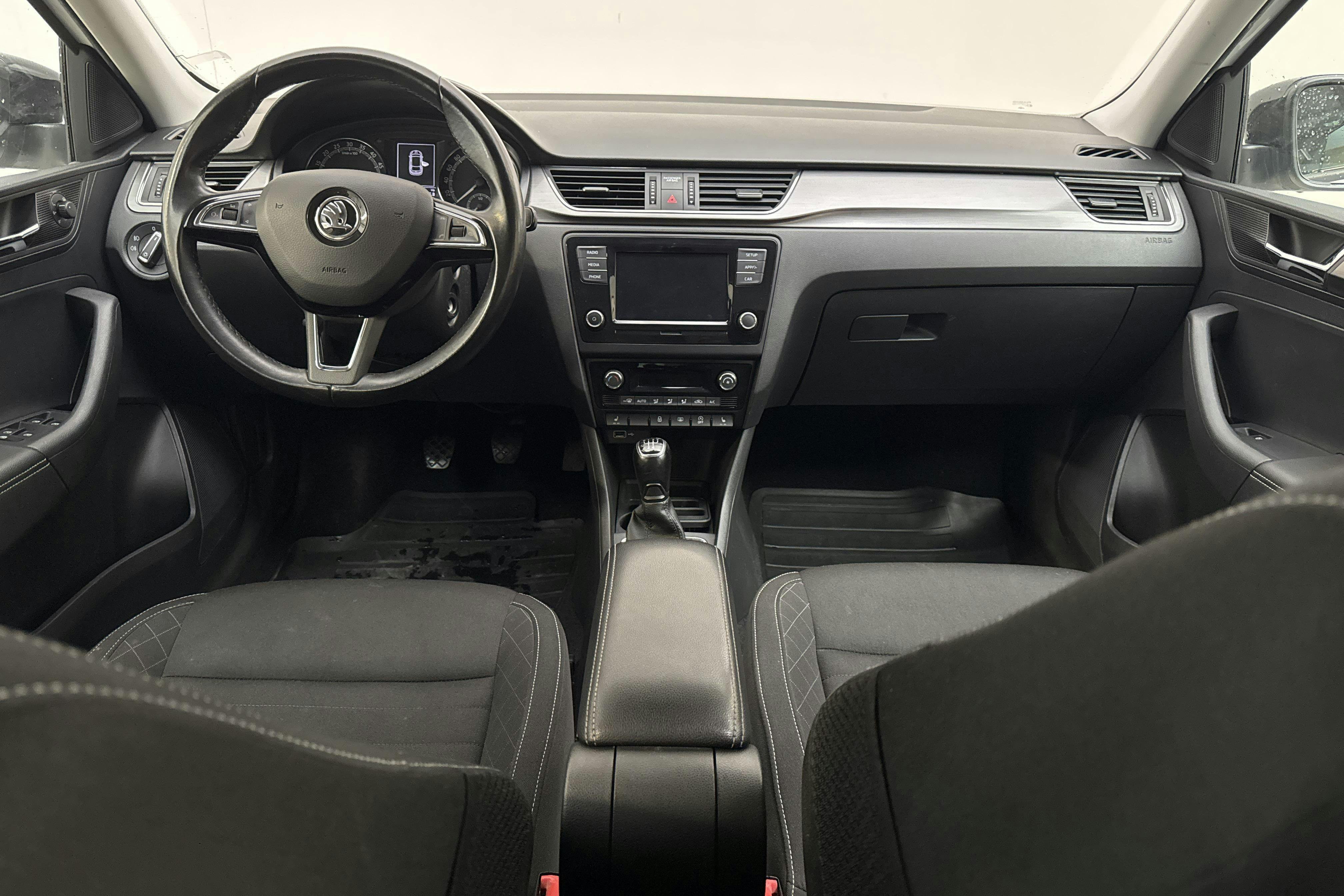 Vehicle Image 6