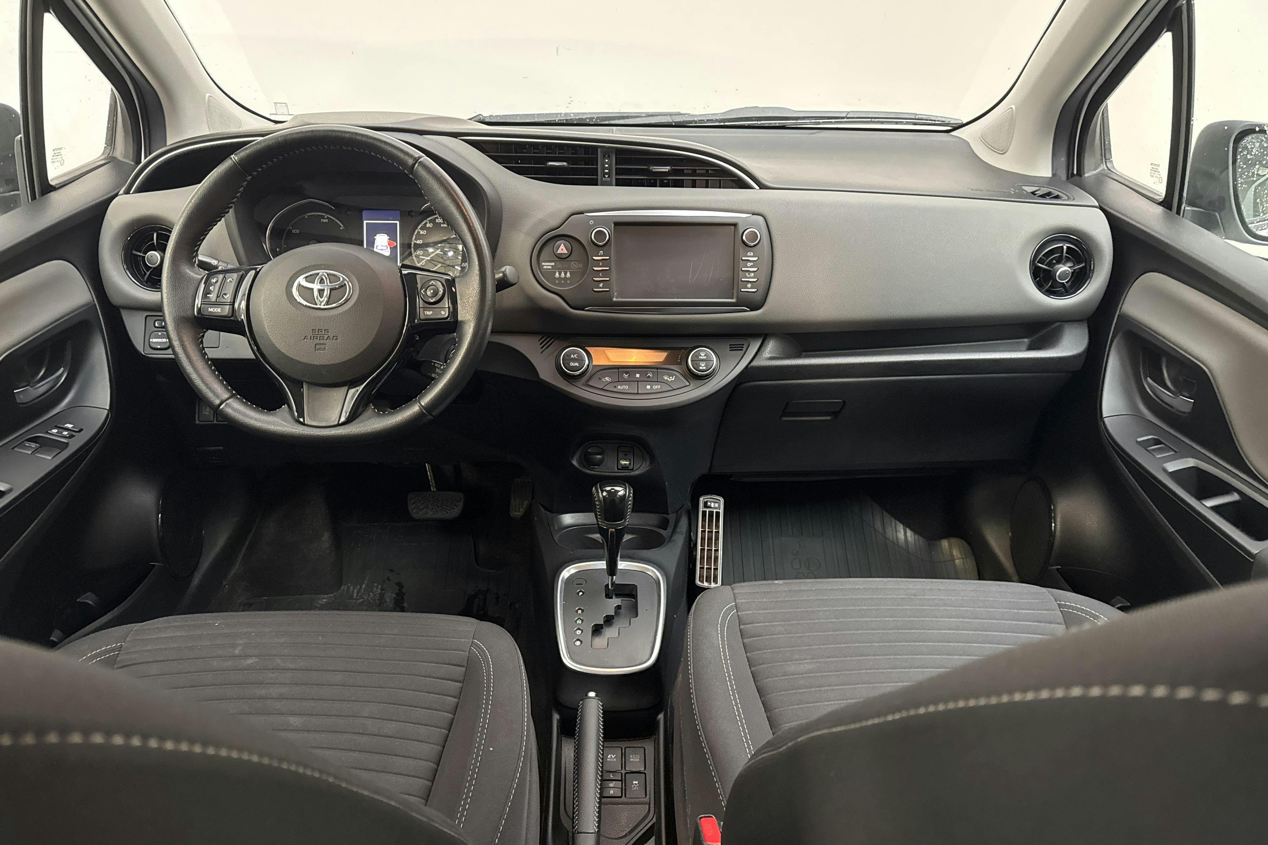 Vehicle Image 6