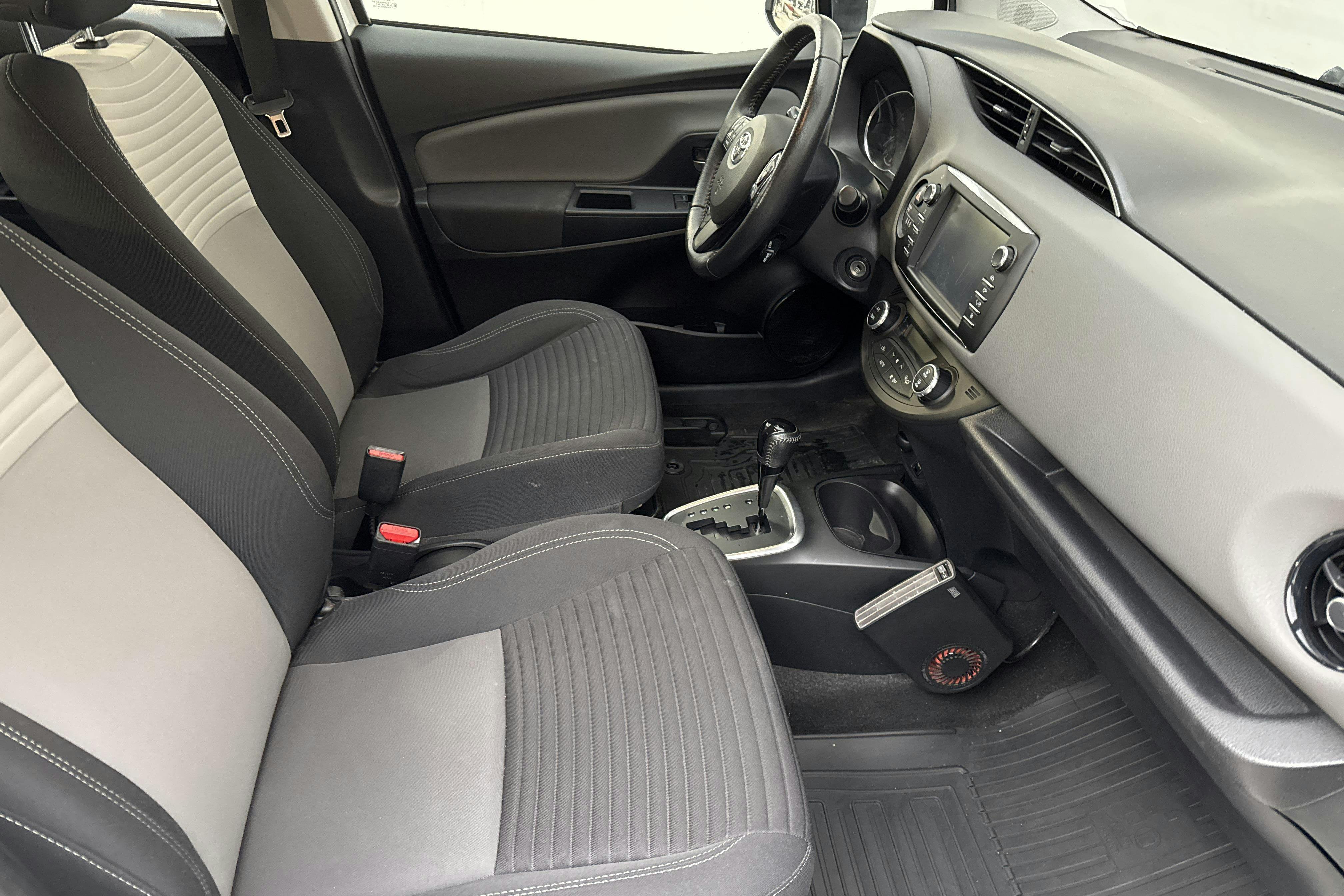 Vehicle Image 7